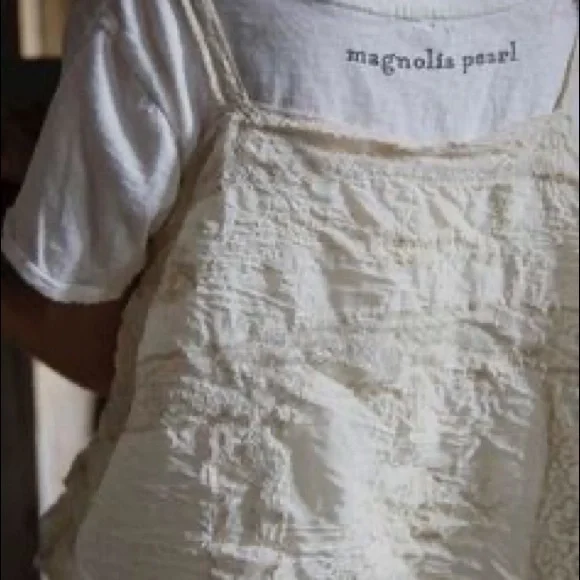Iso looking for this magnolia pearl tank blouse - Picture 2 of 3